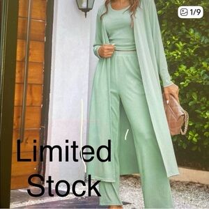 LARGE.   EKOUAER 3 PIECE LOUNGE SET